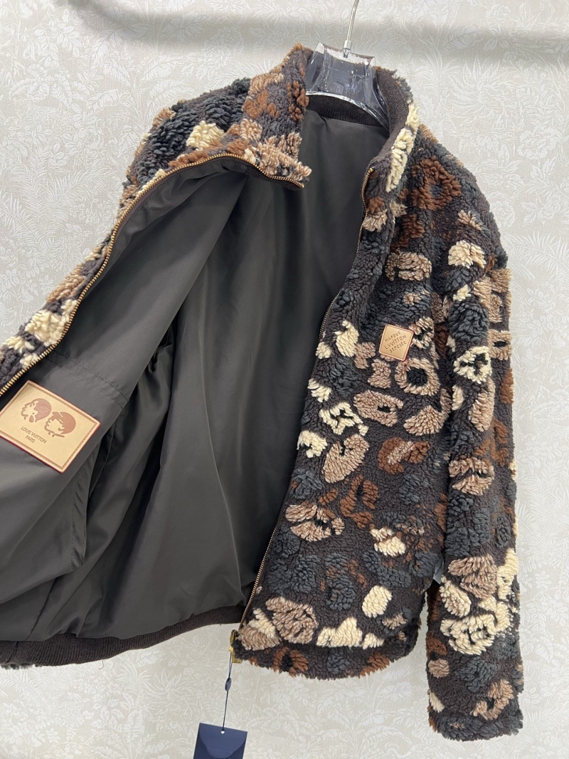 l0vis Vvtt0n outwear